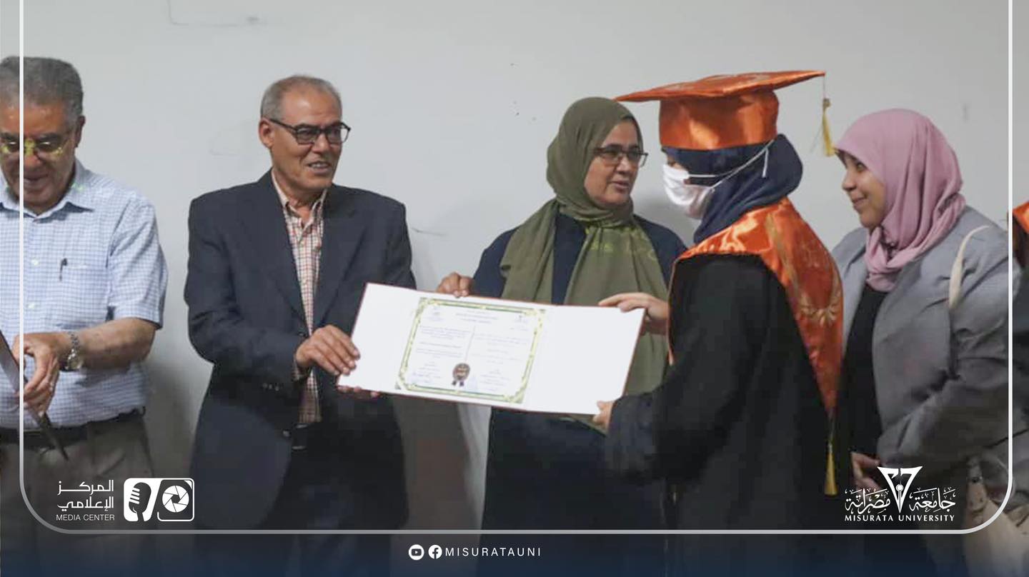 حفل تخرج الدفعة الأولى لطلبة قسم علوم البيئة والموارد الطبيعية 
