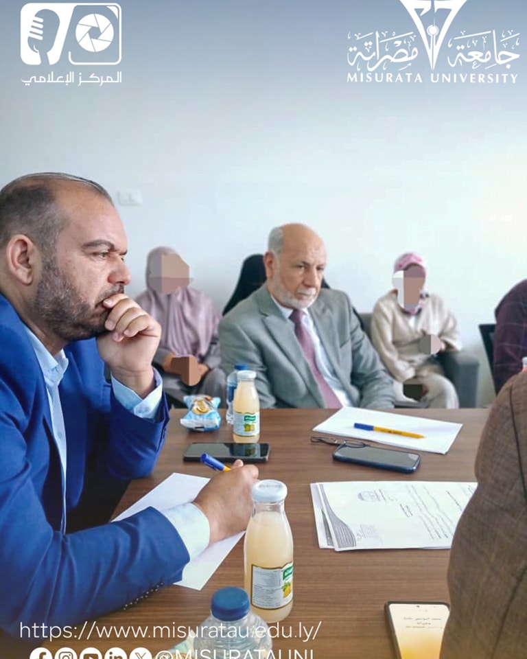 وفد من جامعة مصراتة في زيارة تفقدية لكلية العلوم الإنسانية والتطبيقية
