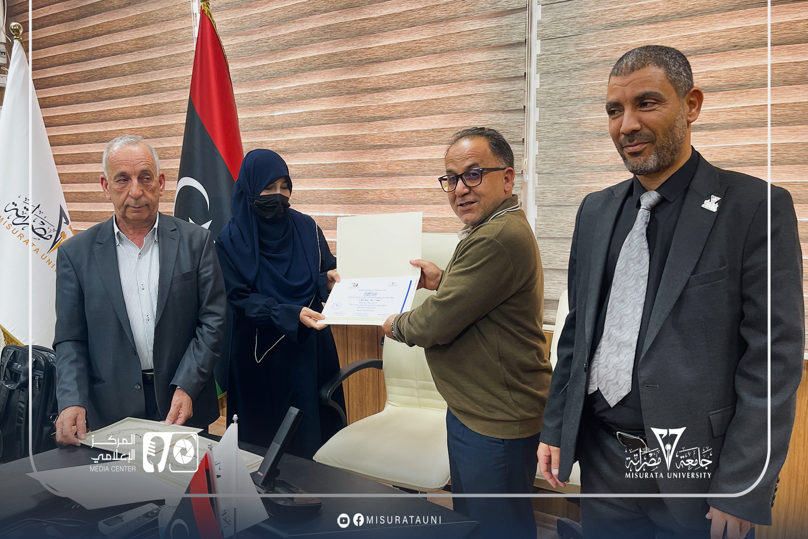 مركز التدريب وتطوير وتنمية الموارد البشرية بجامعة مصراتة يختتم دورة 